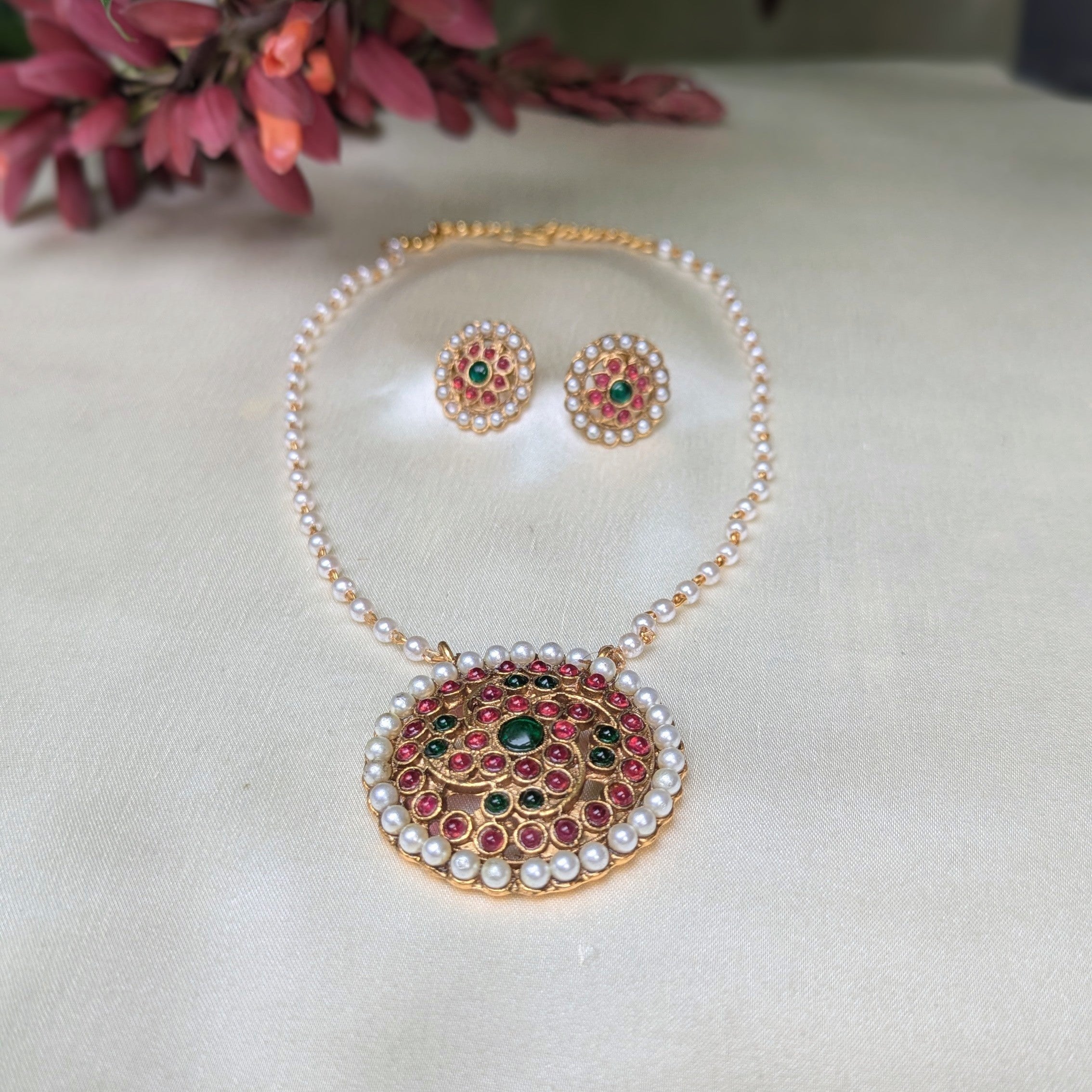 Pearl Circle Kemp Pendant Short Necklace Set