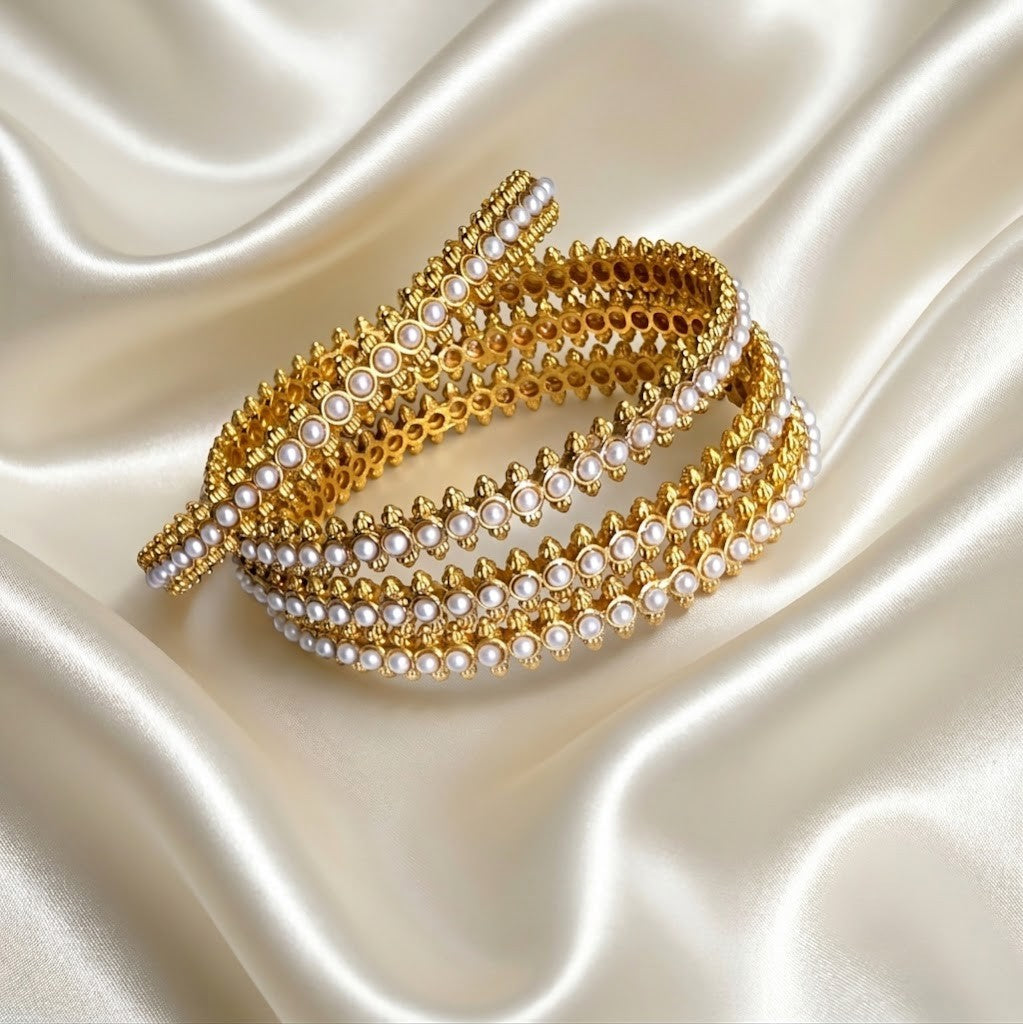 Arhoha Antique Gold Traditional Kemp Bangle Sets.