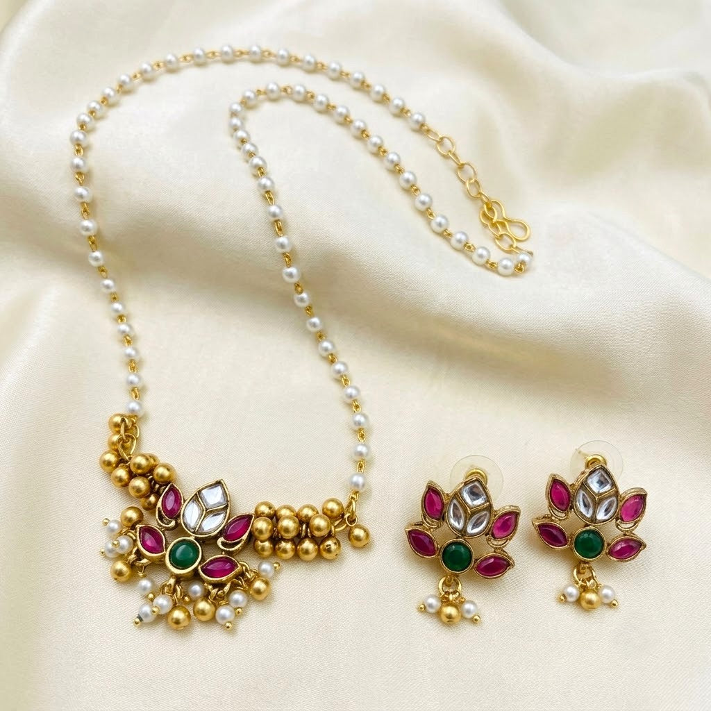 Pearl Floral Kemp Pendant Necklace Set