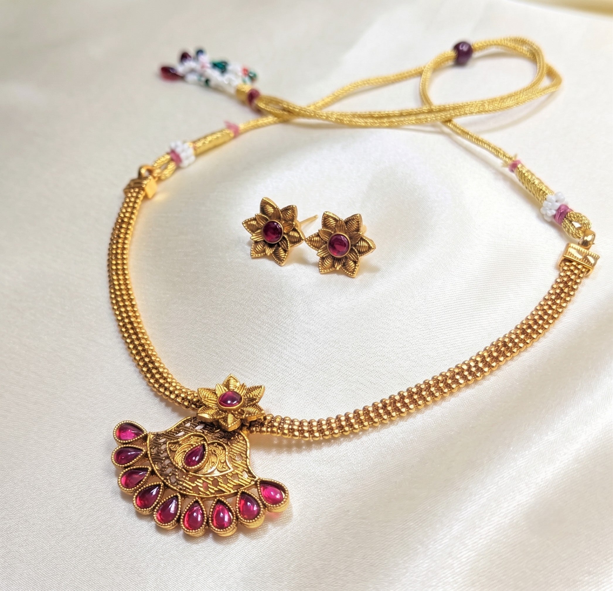 Floral Kemp Pendant Chain Necklace Set