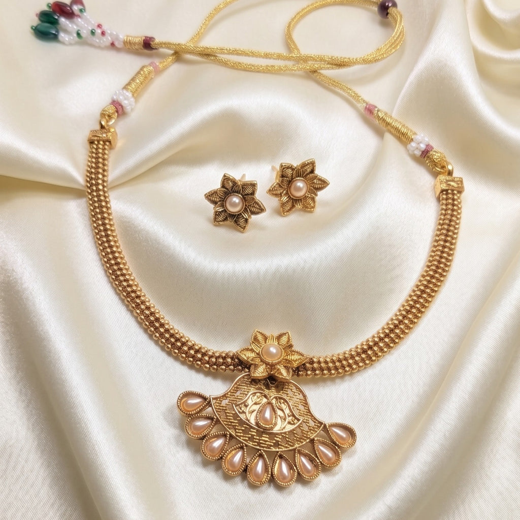 Floral Kemp Pendant Chain Necklace Set