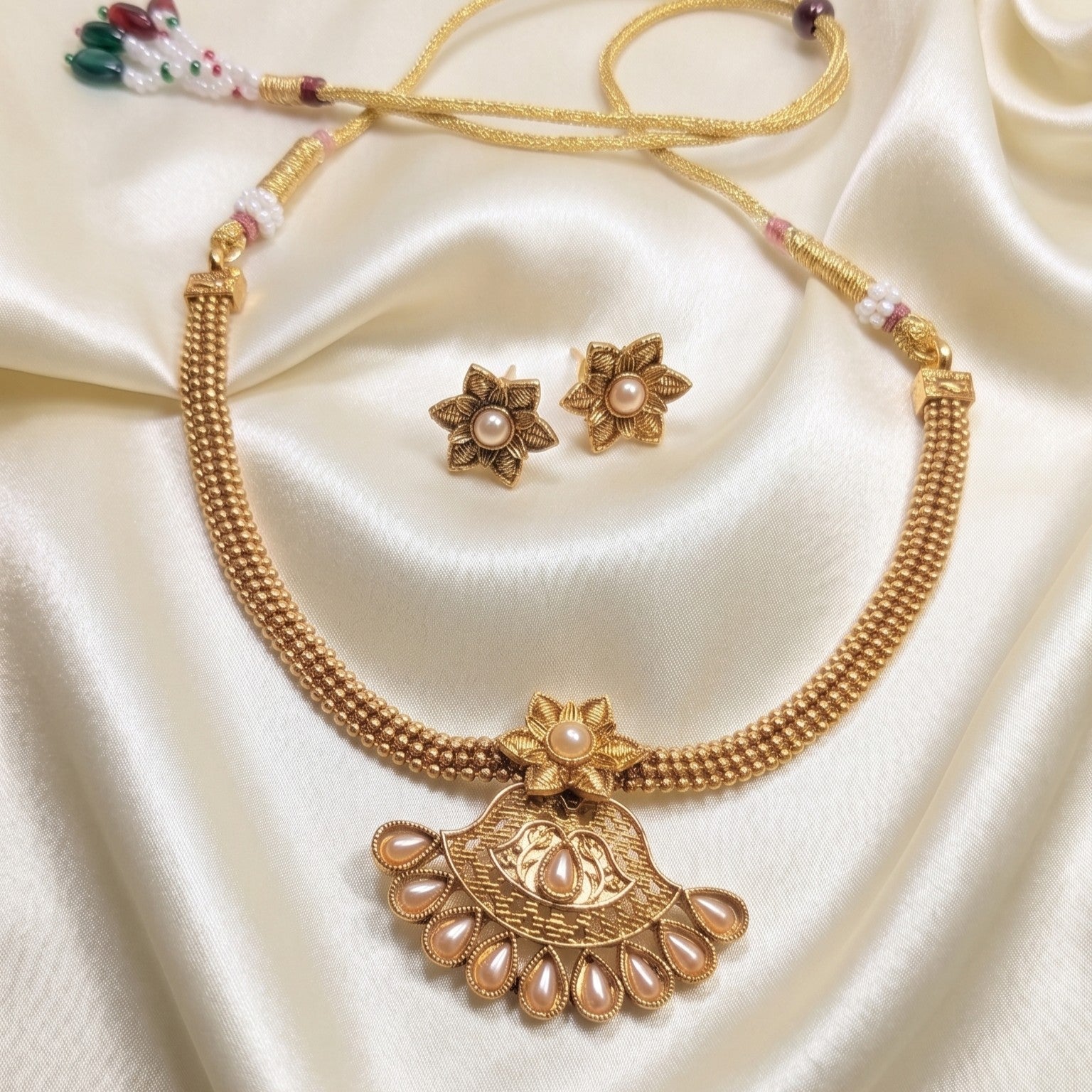 Floral Kemp Pendant Chain Necklace Set