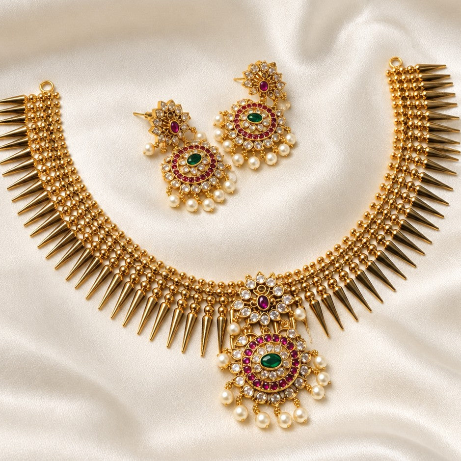 Traditional Kemp Pearl Pendant Mullamottu Necklace Set