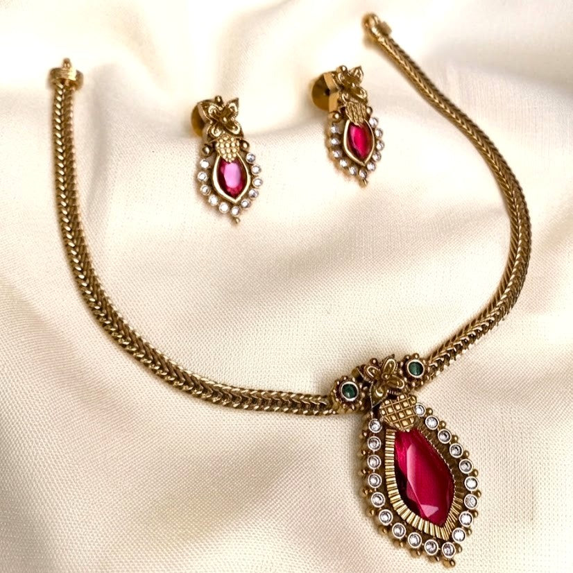 Nagapadam Pendant Chain Necklace Set