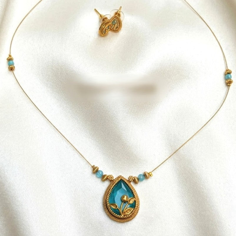 Floral Pendant Invisible Chain Necklace Set