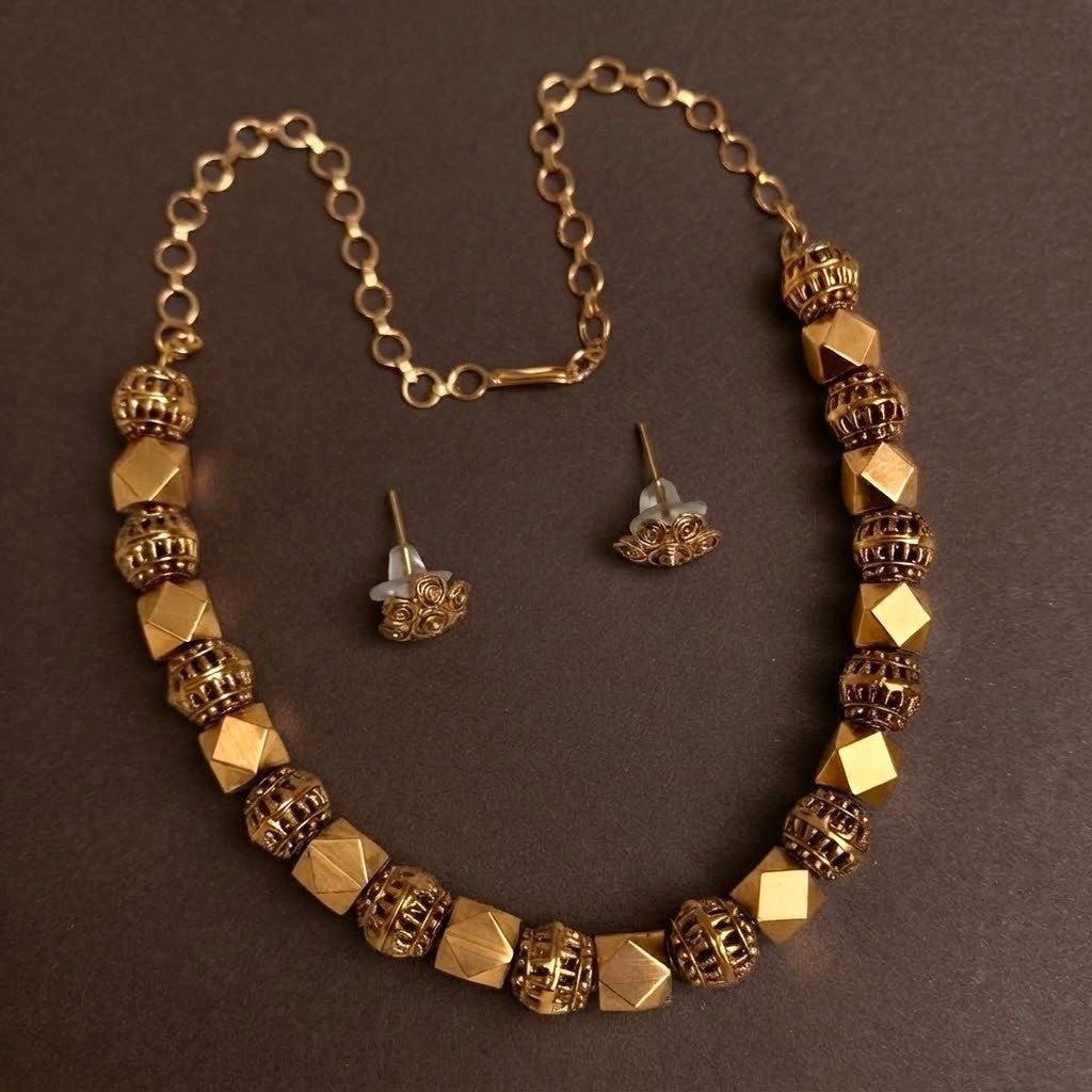 Traditional Polygon Ball Necklace Set