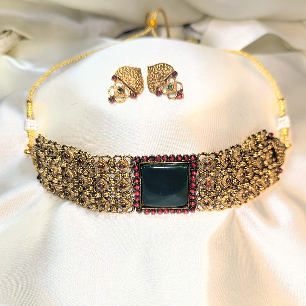 Emerald Chocker Necklace Set