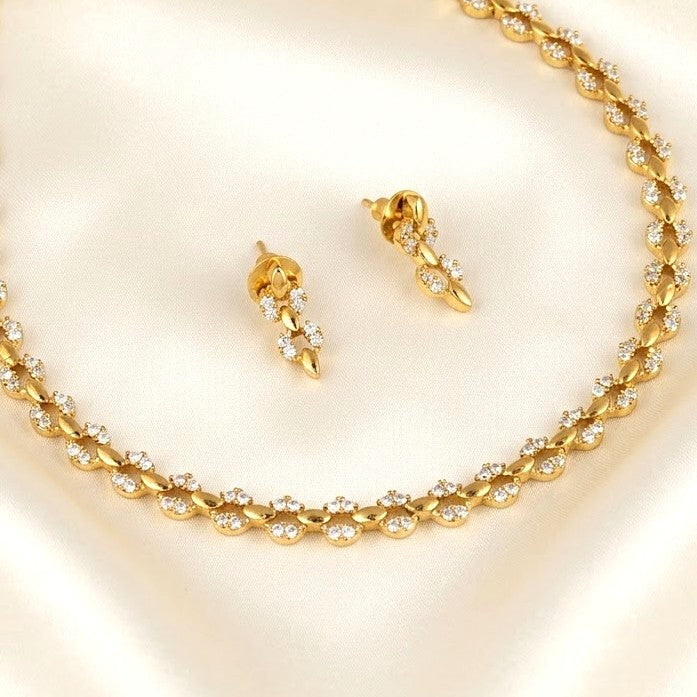 Arhoha Antique Gold Diamond Replica Loop Simple Partywear Necklace Set.