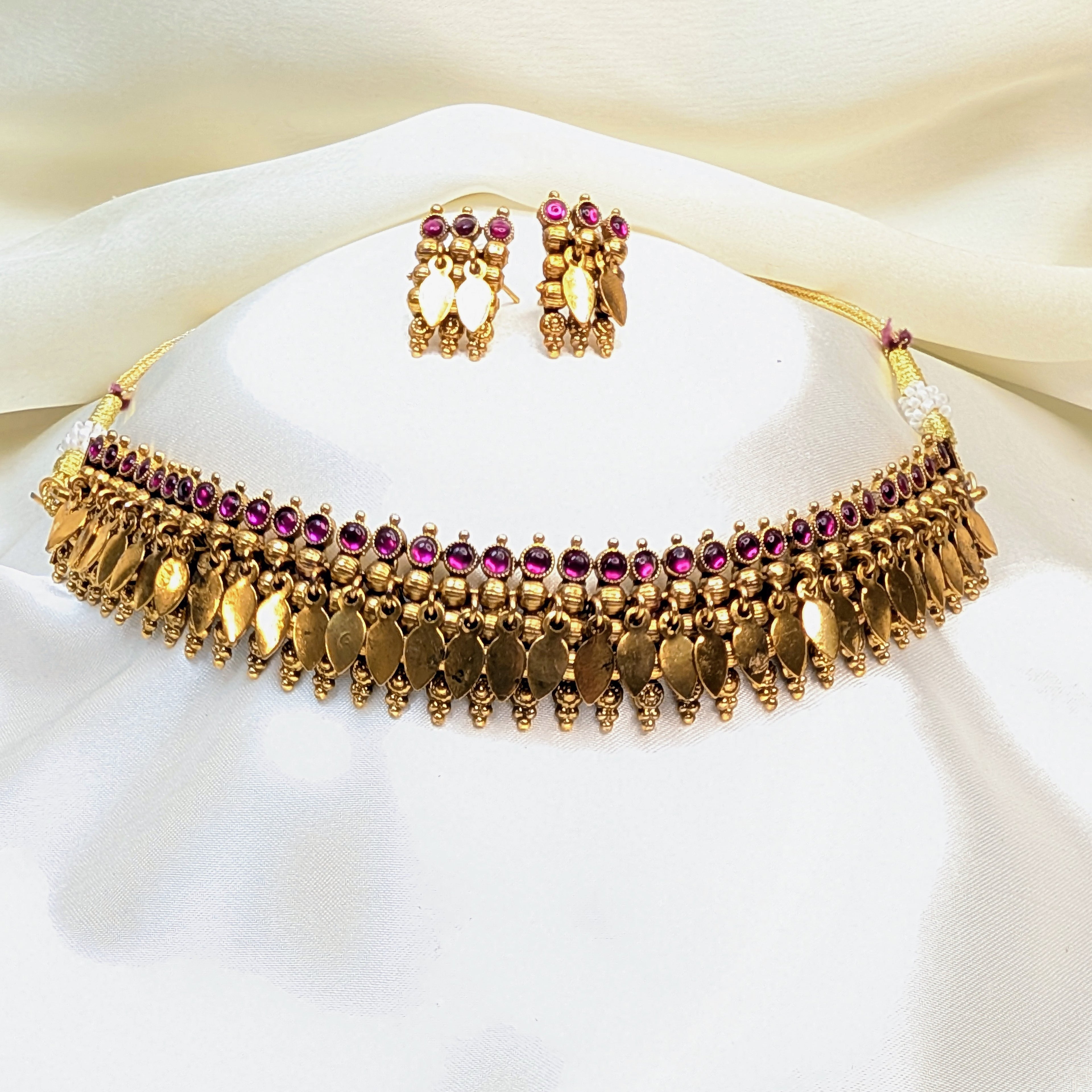 Traditional Elakkathaali Kemp Choker Necklace Set