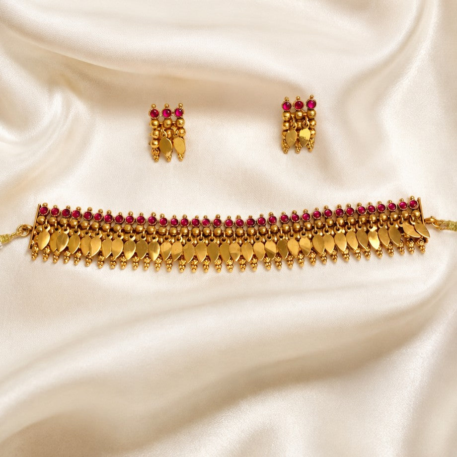 Traditional Elakkathaali Kemp Choker Necklace Set