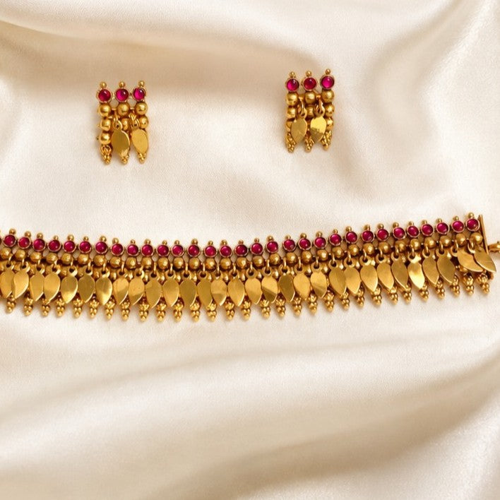 Traditional Elakkathaali Kemp Choker Necklace Set